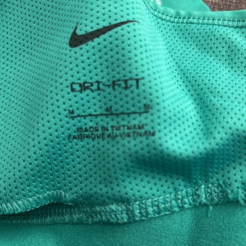 Nike sports bra w/ pads, size M, green & white, like new condition - Picture 3 of 3
